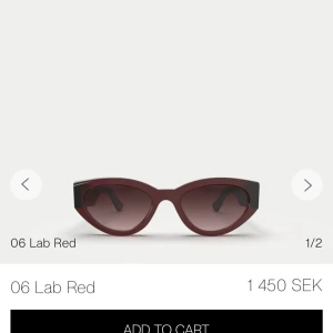 Röda solglasögon 06 Lab Red - Oanvänd, jag säljer den 720kr. Jag kan skicka bild sen om ni är intresserade 
