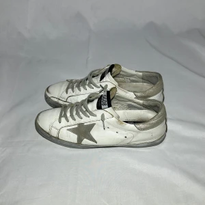 Golden Goose | 42 - Golden Goose || Storlek: 42 (Passar 42/43) || Nypris: 5500kr || Endast skorna medkommer vid köp! // ActiveResell 