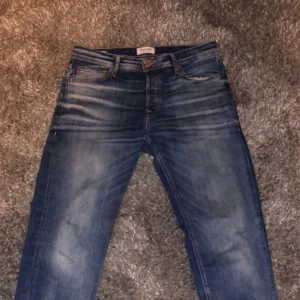  Jack & Jones - Tja! Säljer ett par Jack & Jones jeans då dom är för stora för mig. Använda 2 gånger, så de är i gott skick. Skriv gärna vid fundering. 😃