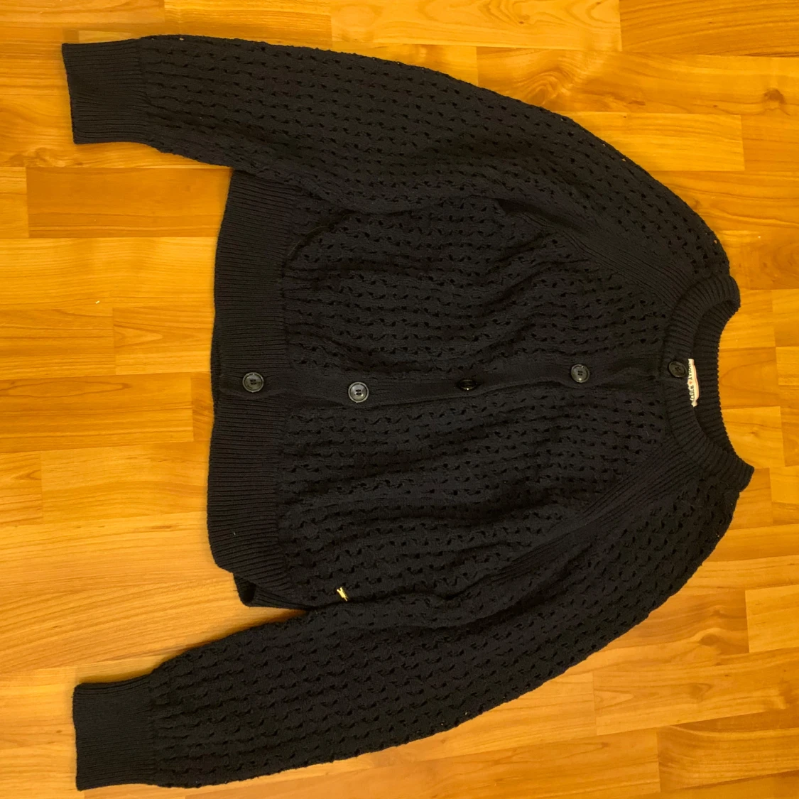 Stickad kofta från Holly & Whyte