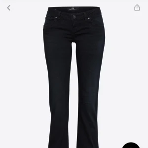lågmidjade jeans  - snygga ltb jeans i modellen valerie i färgen nattblå, säljer då de tyvärr inte kommer till andvändning längre. storlek 26/34. nästan inte andvända 