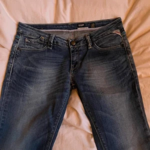 Lågmidjade Replay jeans  - blå jeans från Replay. Lågmidjade!! 