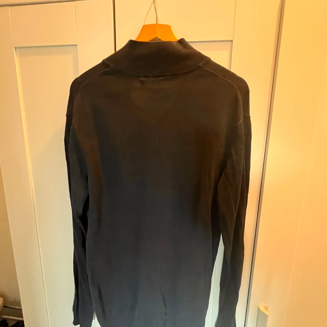 Marinblå tröja med dragkedja från Jack and jones - 1