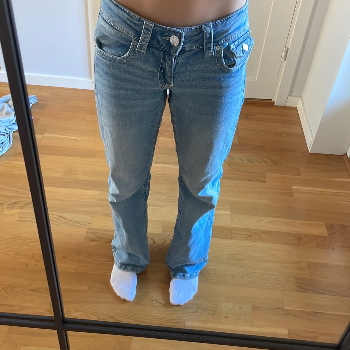 Low waist botcut jeans - 1