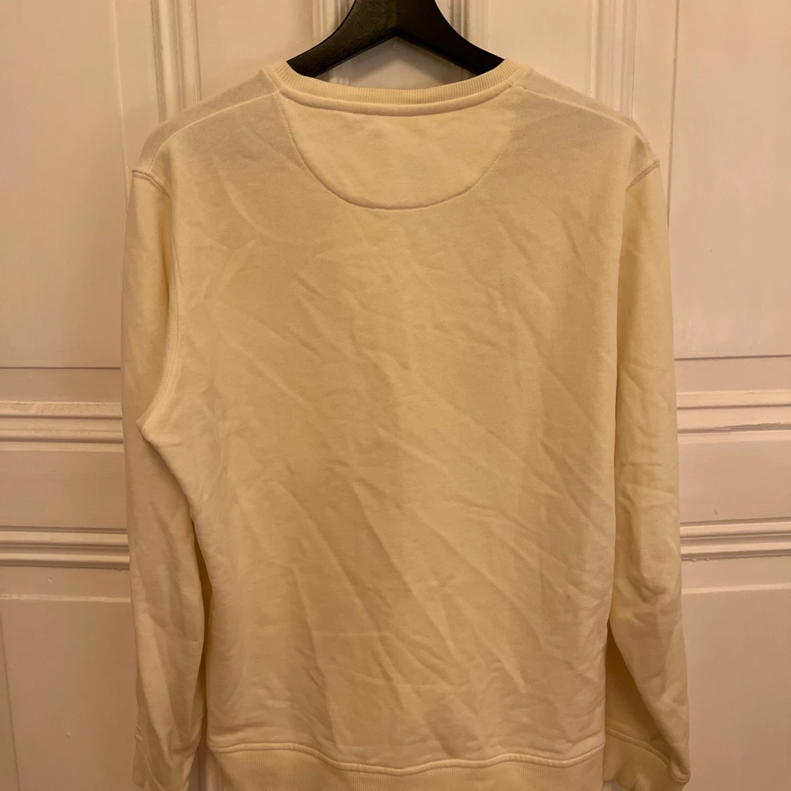 Gulvit tröja från Lyle & Scott - 1