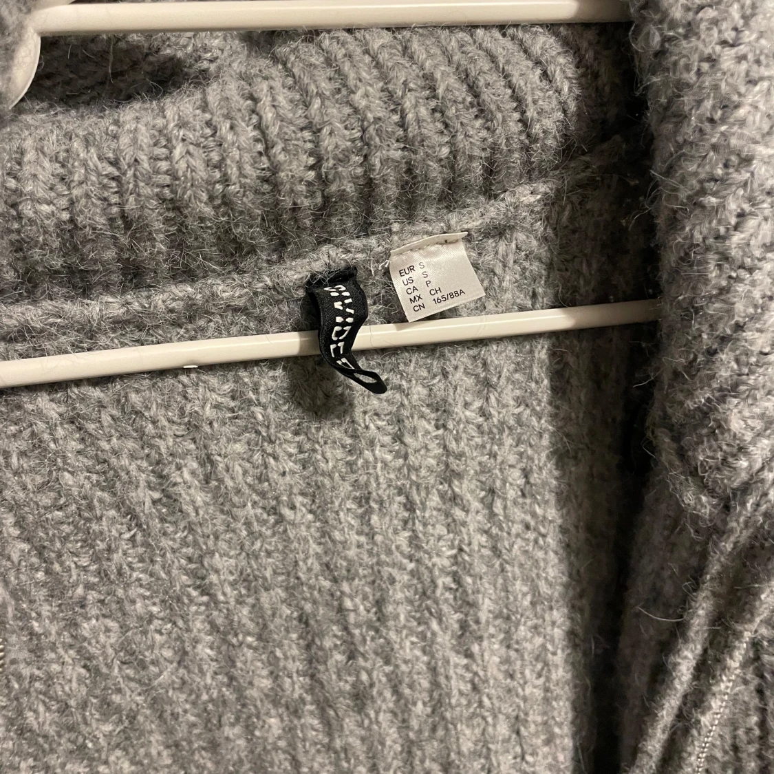 Grå stickad kofta från H&M - 2