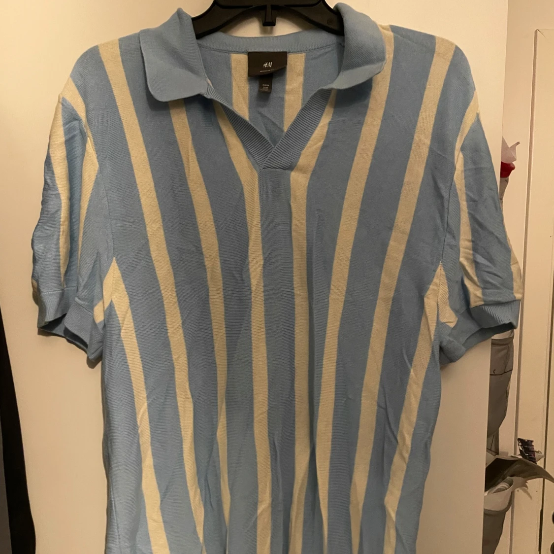 Blå och vit randig pikétröja från H&M