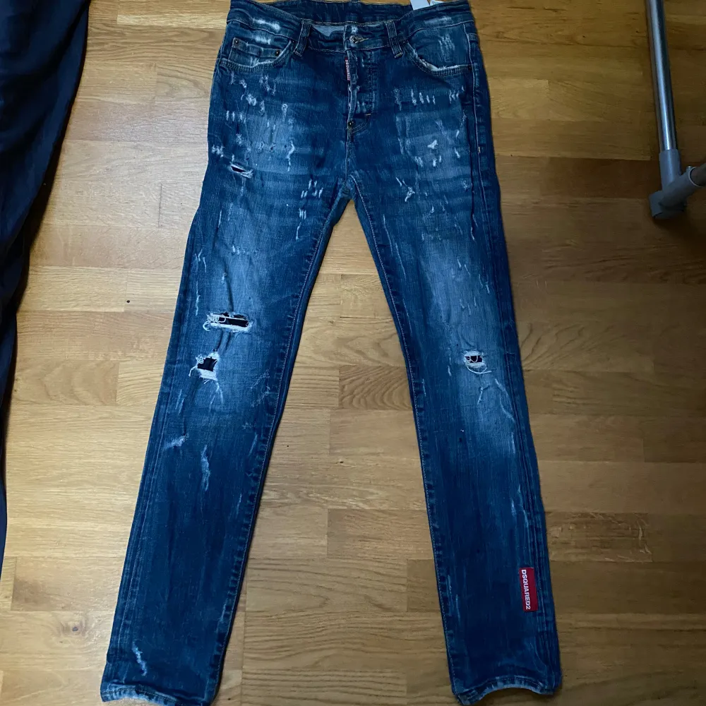 Fina dsq2 jeans. Skick 8/10. Det är bara att skriva vid funderingar eller liknande!. Jeans & Byxor.