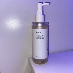 ANUA pore control cleansing oil - Säljer min cleansing oil från ANUA. Det finns nästan allt kvar (syns på bild 2 hur mycket det finns kvar) säljer då den inte fungerade på min hud. 