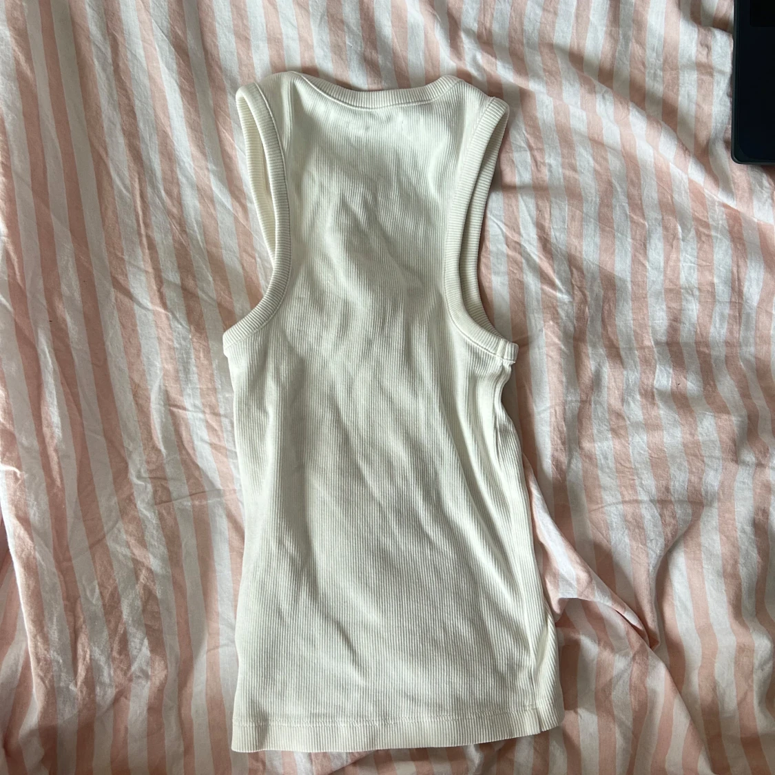 Vit ribbad linnetopp - 90