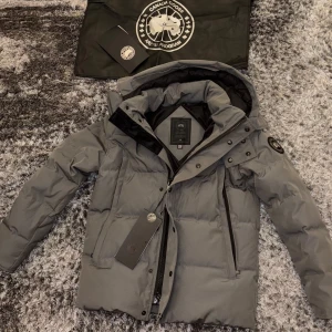 Canada goose jacka (wyndham) - Går att beställa i valfri storlek, samt färg  Hör av dig för mer information samt bilder