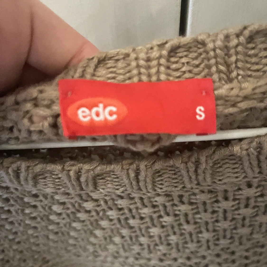 Beige stickad tröja från edc - 90