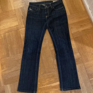 Low waist bootcut Diesel jeans  - Low waist diesiel jeans i storlek s w:26 L:34 Superfina, väldigt bra skick. De ser nästan nya ut.