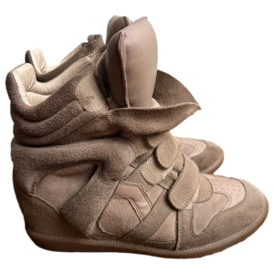 Isabel marant sneakers - Isabel Marant sneakers i storlek 41. Jättebra skick!  Säljer endast vid bra bud då jag gillar dem🩷🩷