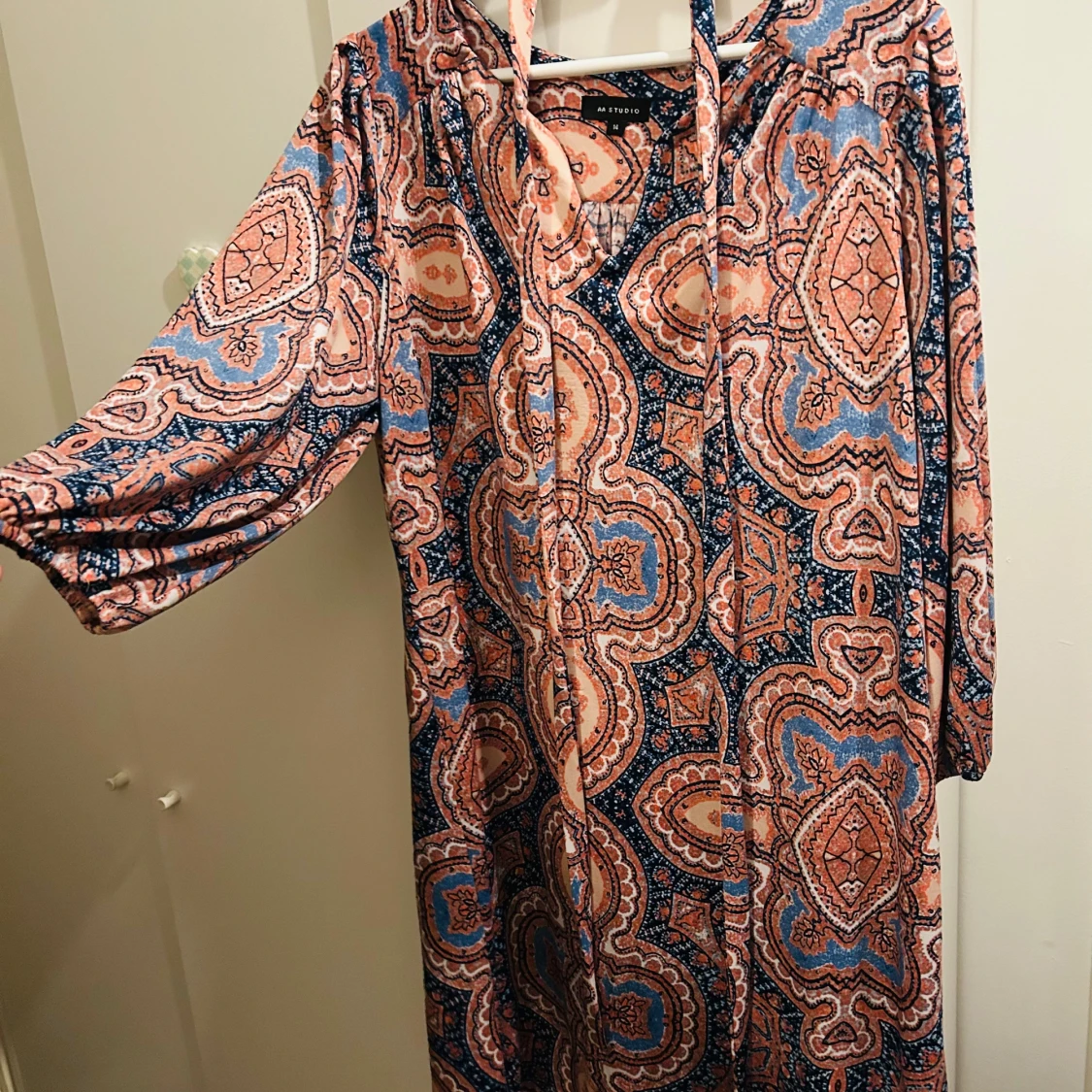 Mönstrad klänning från AA Studio - 92