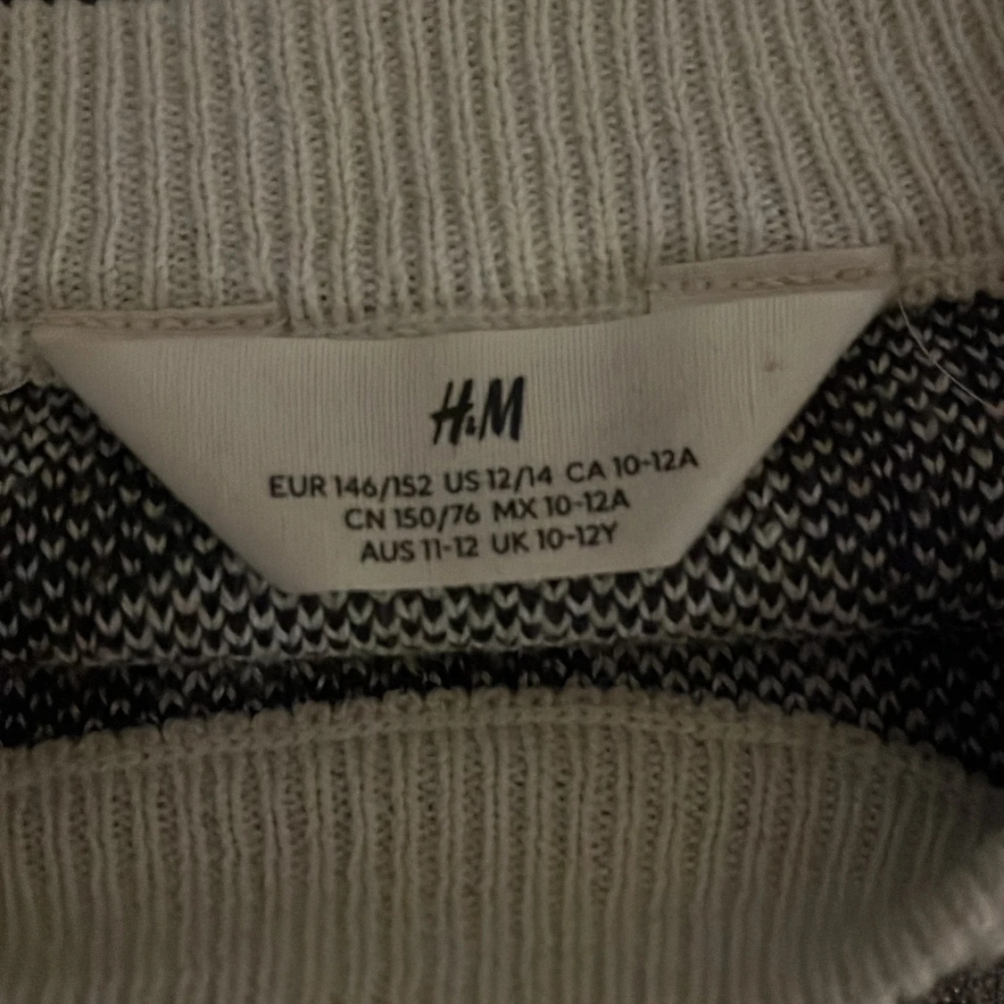 Svartvit mönstrad tröja från H&M - 91