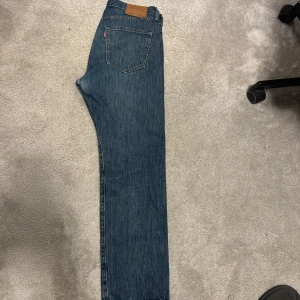 Levis jeans 501 32/30 - Säljer nu ett par gamla 501or som Köptes för ca 1000kr. 