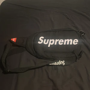 Supreme väska  - Ny 