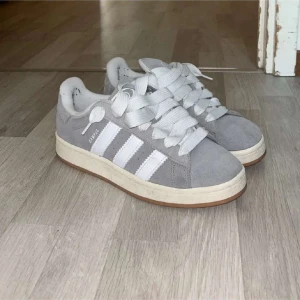 Adidas campus - Skick 8-10 Pris: 700kr Storlek:41 