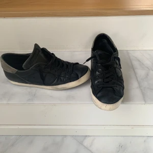 Philipe model - Säljer nu mina philipe models då de inte kommer till andvändning de är i hyfsat skick lite små crease märken därför det billiga priset👍Kan även vara intreserad av byten så bara skriv vid funderingar