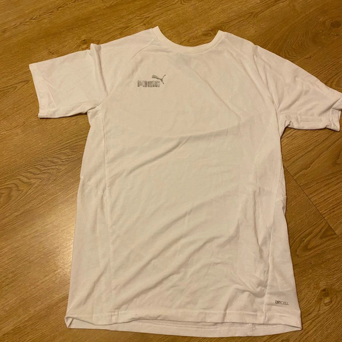 Vit t-shirt från Puma