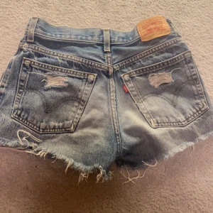 Levis jeansshorts  - Low rise ( använda 2gr) bra skick💗