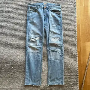 Vailent jeans midjemått tvärsöver: 43 cm ytterbenslängd: 98 cm fotvidd: 19 cm avklippta längst ner 