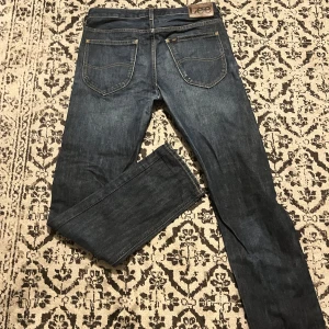 Lee slim jeans - Perfekta byxorna för dig med grish stil osv 