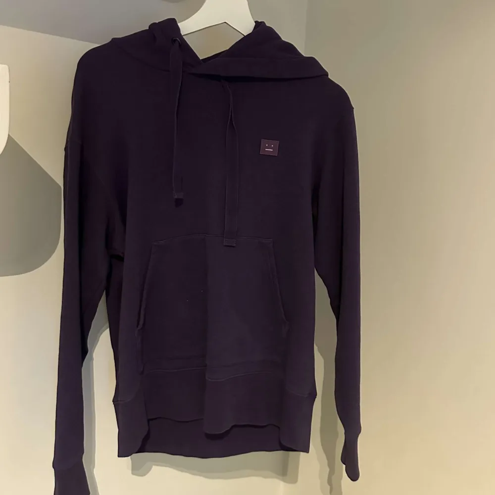 Lila Acne Studios Hoodie i storlek XS, men passar även S. Priset är ej hugget i sten! Tveka inte på att skriva om ni har några frågor!. Hoodies.