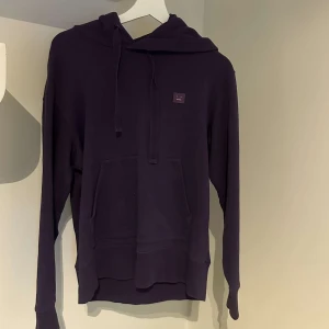 Acne Studios Hoodie - Lila Acne Studios Hoodie i storlek XS, men passar även S. Tveka inte på att skriva om ni har några frågor!