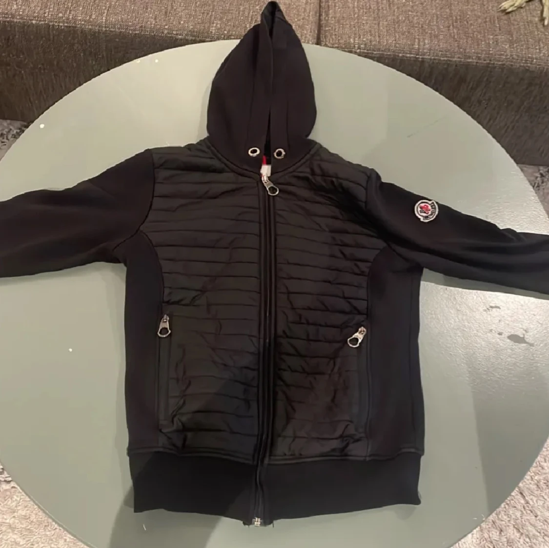 Säljer min moncler cardigan 