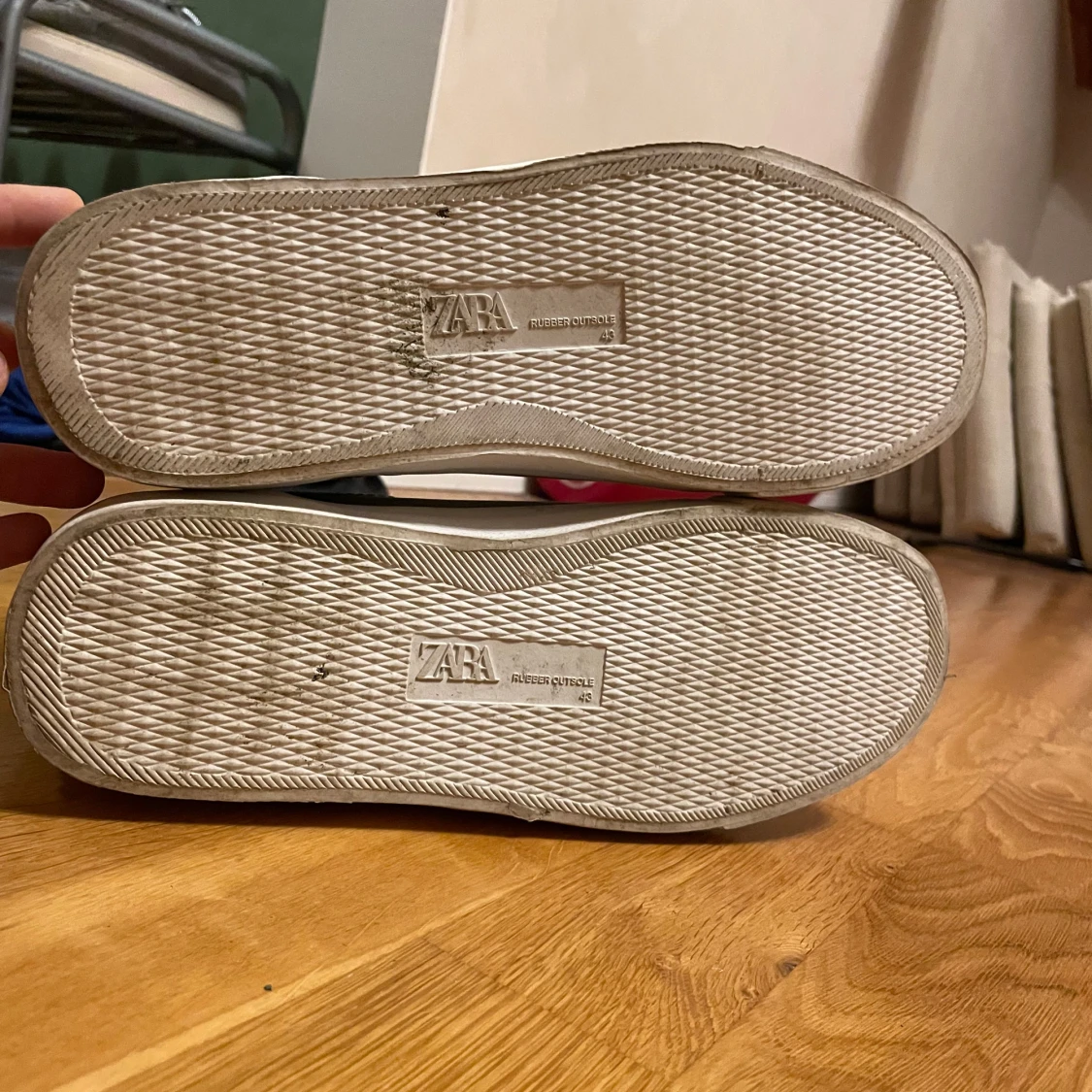 Grå sneakers från Zara - 92