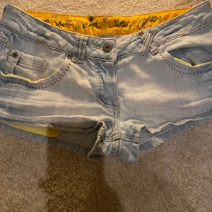 Ljusblåa shorts - Ljusblåa korta short, mått finns om du bläddrar