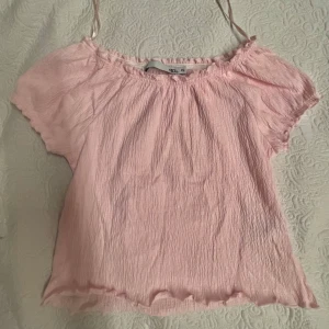 Ljus rosa t-shirt lager 157 - Ljus rosa t shirt från lager 157 den är i XS och har inte använts nån gång så den är i bra skick. 