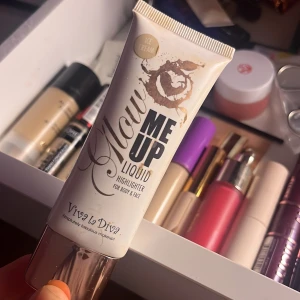 Highlighter - 90% kvar Slutsåld, köptes på Lyko för 130kr. Doft av vanilj Ice cream