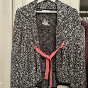 Odd Molly kofta  - Odd Molly kofta, i storlek S i mycket bra skick