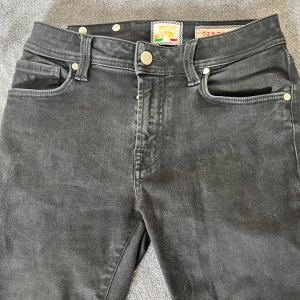 Tramarossa jeans - Tja, säljer nu dessa sjukt feta Tramarossa jeans i den populära modellen Leonardo! Dem är i nyskick och i storlek 30! Svåra att få tag i! Hör av dig vid 