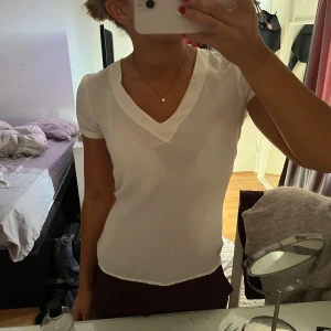 Vit bluw - Supersöt vit topp