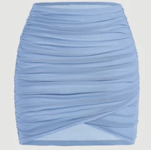 Blå Miniskirt - En jättesöt blå miniskirt. Säljer då jag insåg efter att jag köpte den att jag inte gillade den ☺️