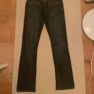 J Lindesberg Lågmidjade jeans  - Säljer dessa Lågmidjade jeans från j linderberg💕Hör av er vid fler frågor💕