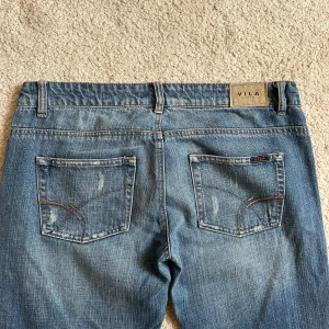 Low waist bootcut jeans - Säljer mina low waist jeans i storlek M då de inte passade mig. Innerbenslängd ca 80, Midjemått är 42-43 💕💕