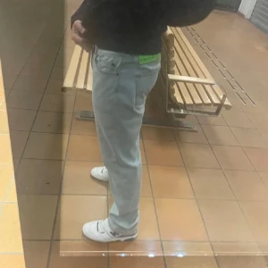 Montén jeans - Rensar garderoben: använda fåtal gånger och skicket 10/10, stilrena, storlek 34/34 PRISET ÄR INTE HUGGET I STEN!