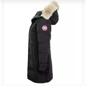 Canada Goose jacka  - Säljer denna super snygga Canada Goose jackan i modellen shelburne i storlek S. Endast använd fåtal gånger 