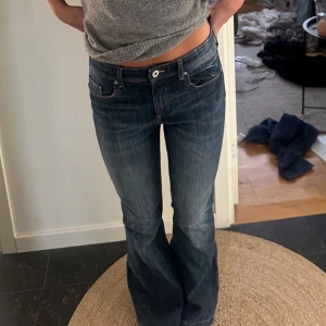 Jeans H&M  - Jeans från hm i storlek 152/164, är 163 cm och bär vanligtvis 34 i jeans