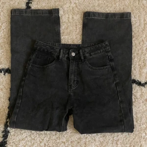 jeans - kommer inte till användning, har inga defekter💕