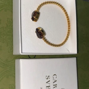 Caroline svedbom armband - Fint armband från Caroline Svedbom.  Säljer då jag har andra färger.