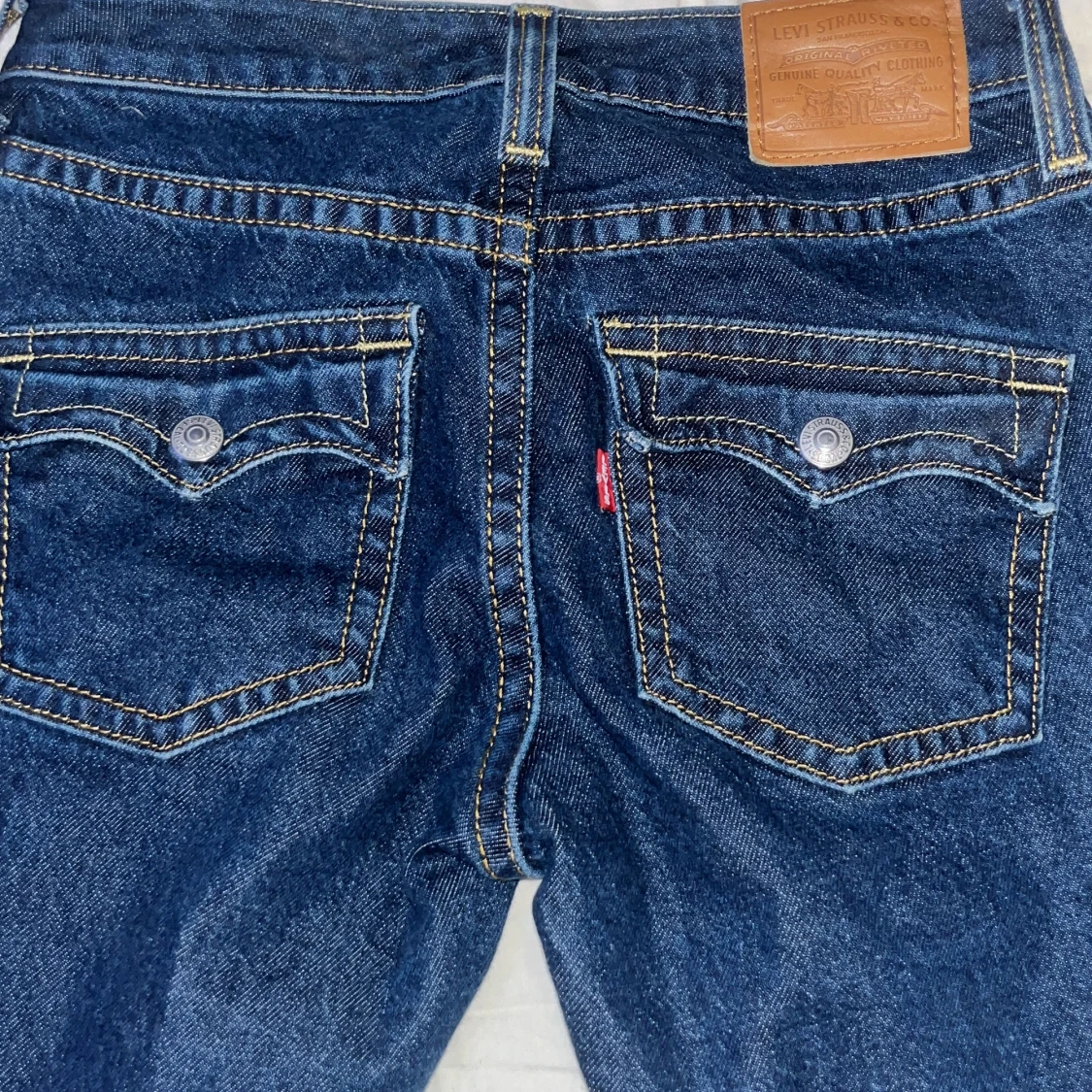 LÅGMIDJADE JEANS MED FICKOR!! - 93