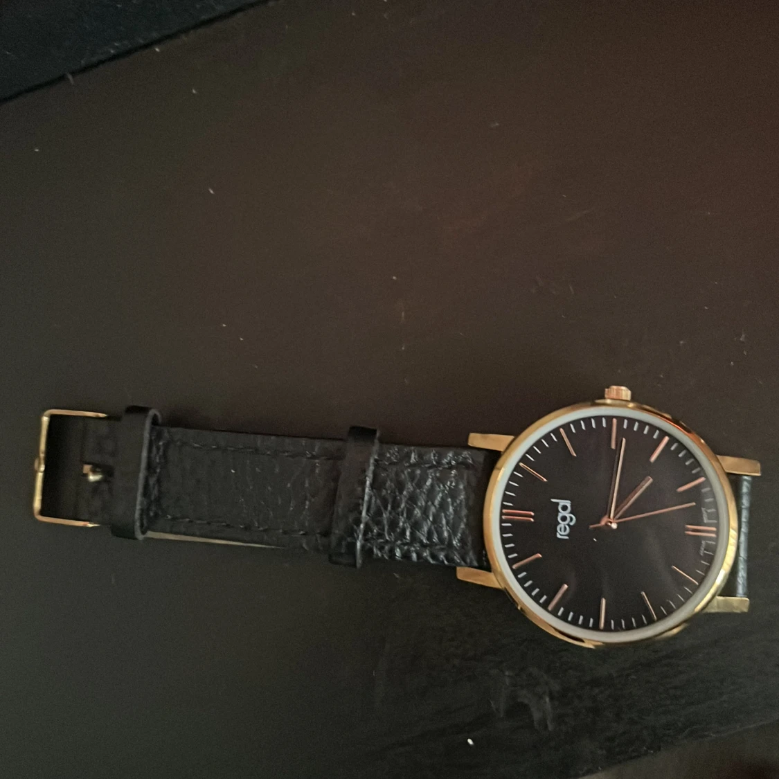 Klocka. Helt ny. Stilren