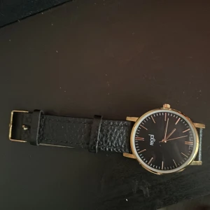 Klocka. Helt ny. Stilren - Helt ny klocka. Köpt i danmark. Pris kan diskuteras