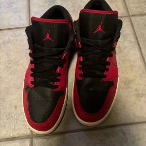 Jordan 1 - Jordan 1. Använda ett par gånger, men fortfarande bra skick